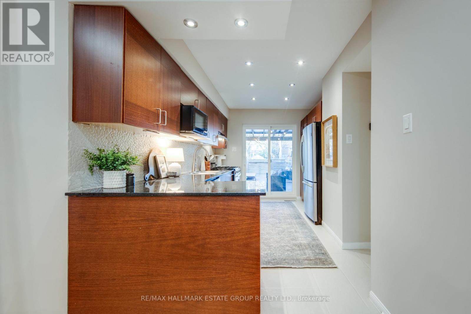 16 Brighton Avenue, Toronto, Ontario  M4M 1P4 - Photo 13 - E12565816