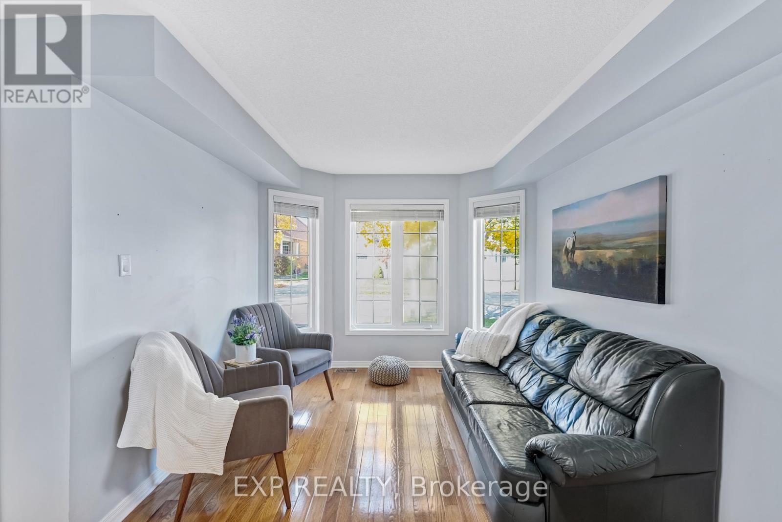 168 Wainscot Avenue, Newmarket, Ontario  L3X 2X4 - Photo 4 - N12566700