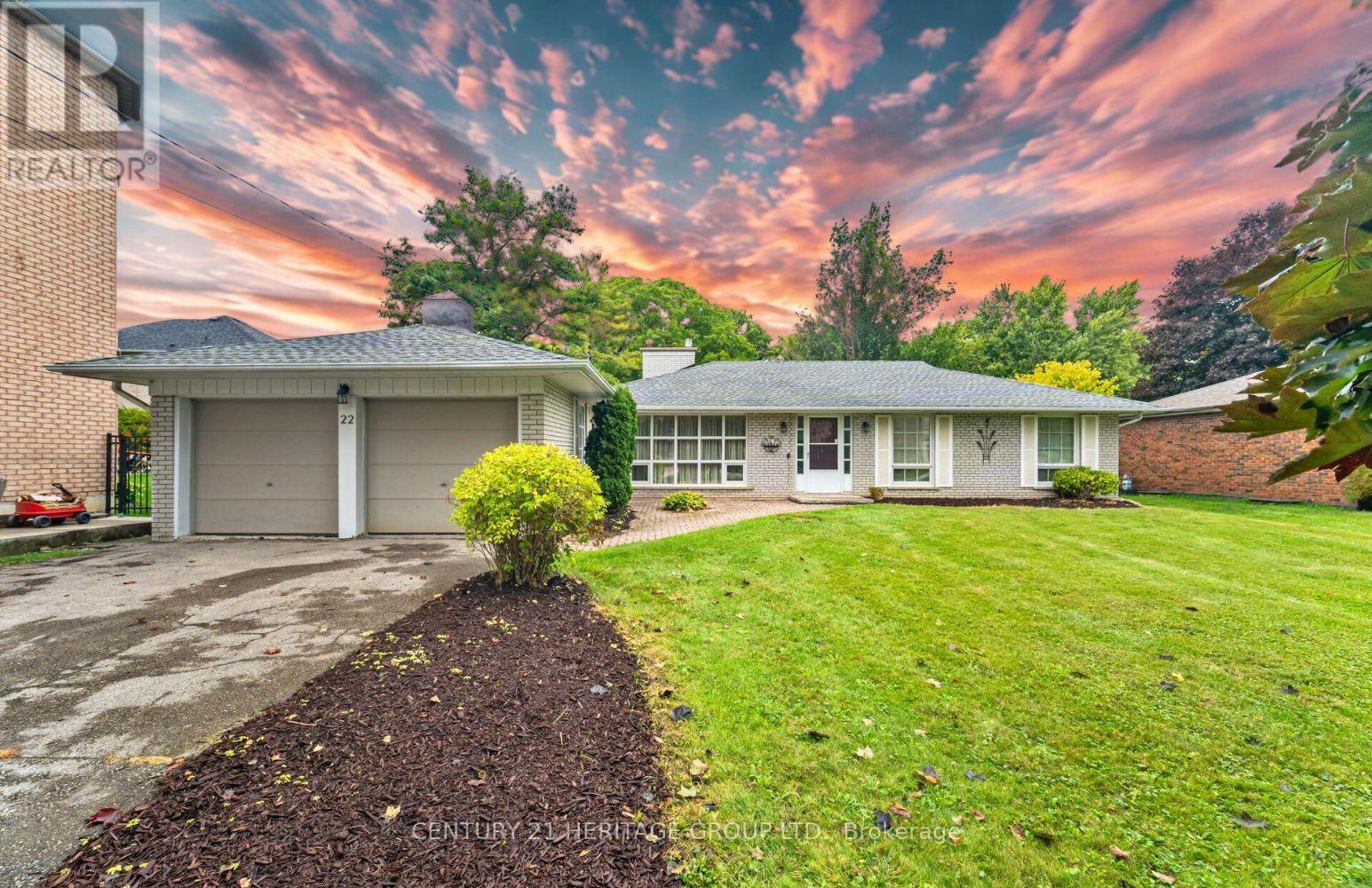 22 POPLAR DRIVE, Richmond Hill, Ontario