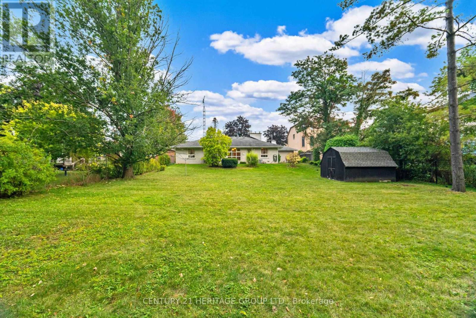 22 Poplar Drive, Richmond Hill, Ontario  L4E 2X6 - Photo 9 - N12566742