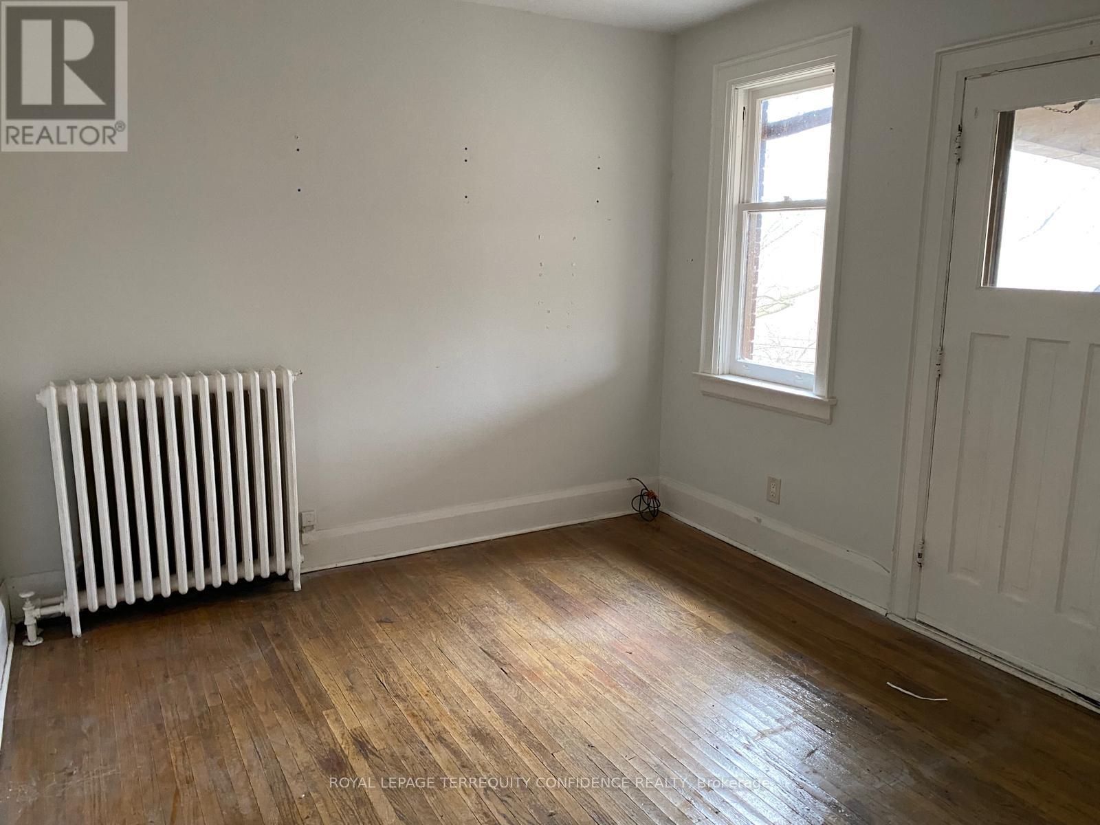 558-562 Kingston Road, Toronto, Ontario  M4E 1P9 - Photo 10 - E12557394