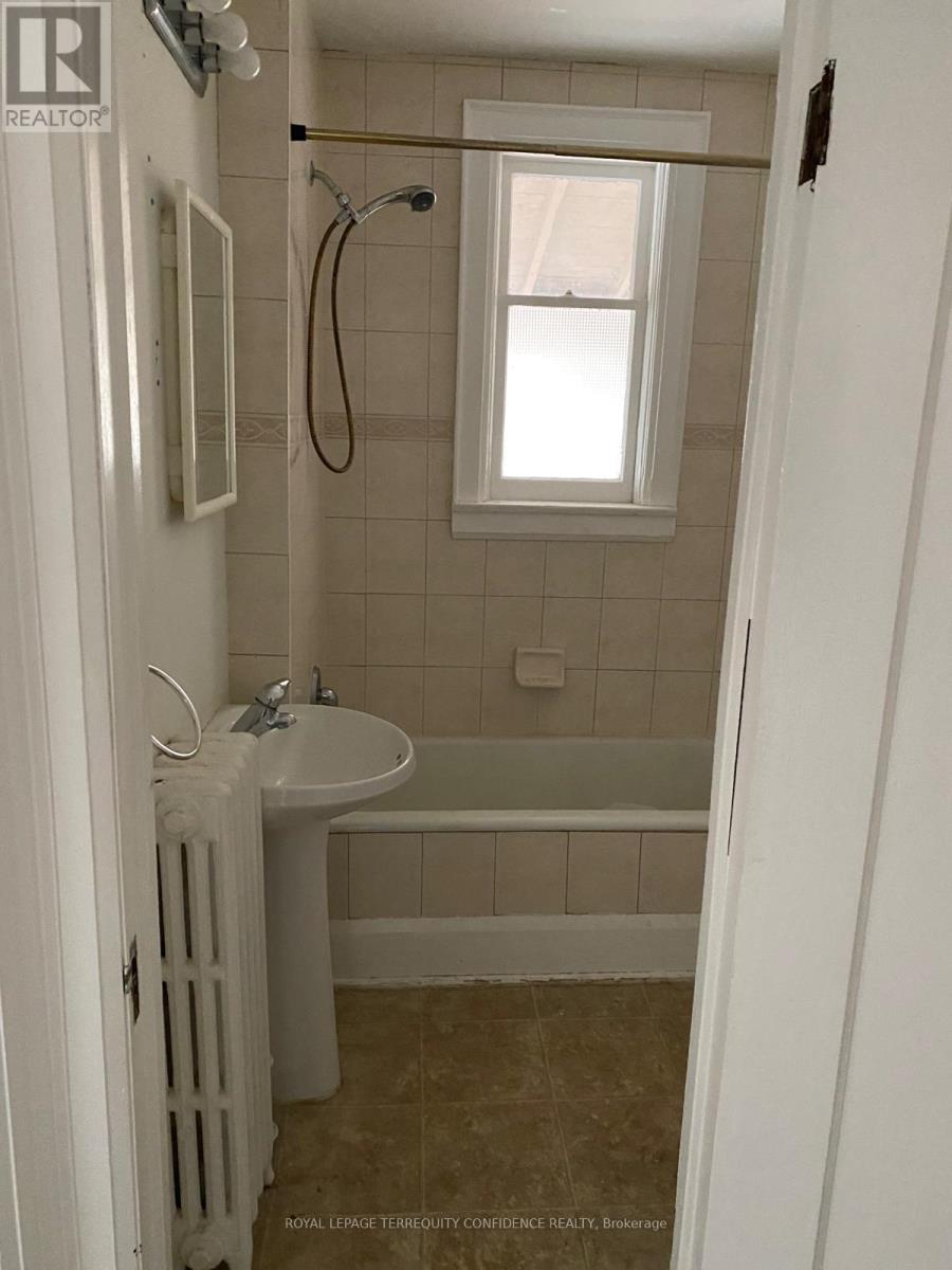 558-562 Kingston Road, Toronto, Ontario  M4E 1P9 - Photo 13 - E12557394