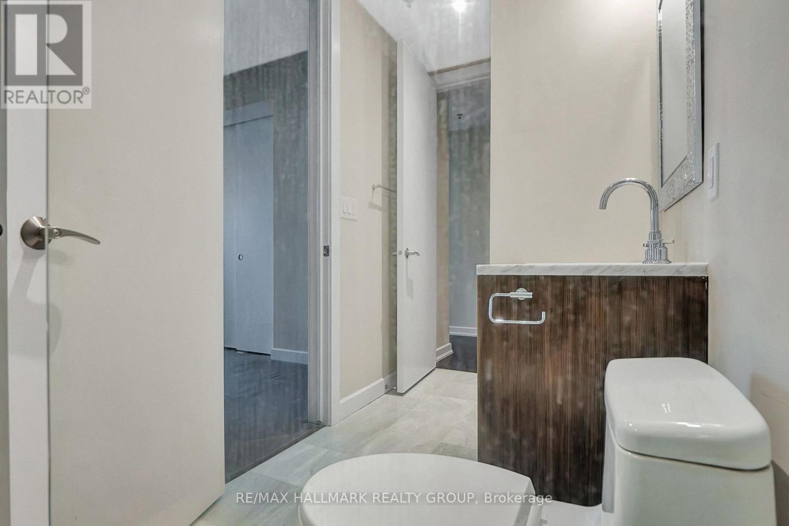 1007 - 300 Lisgar Street, Ottawa, Ontario  K2P 0E2 - Photo 12 - X12550974