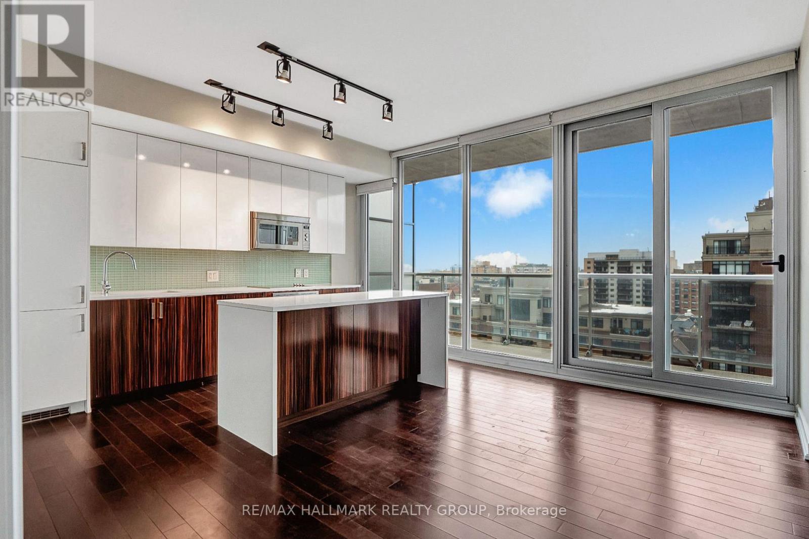 1007 - 300 Lisgar Street, Ottawa, Ontario  K2P 0E2 - Photo 2 - X12550974