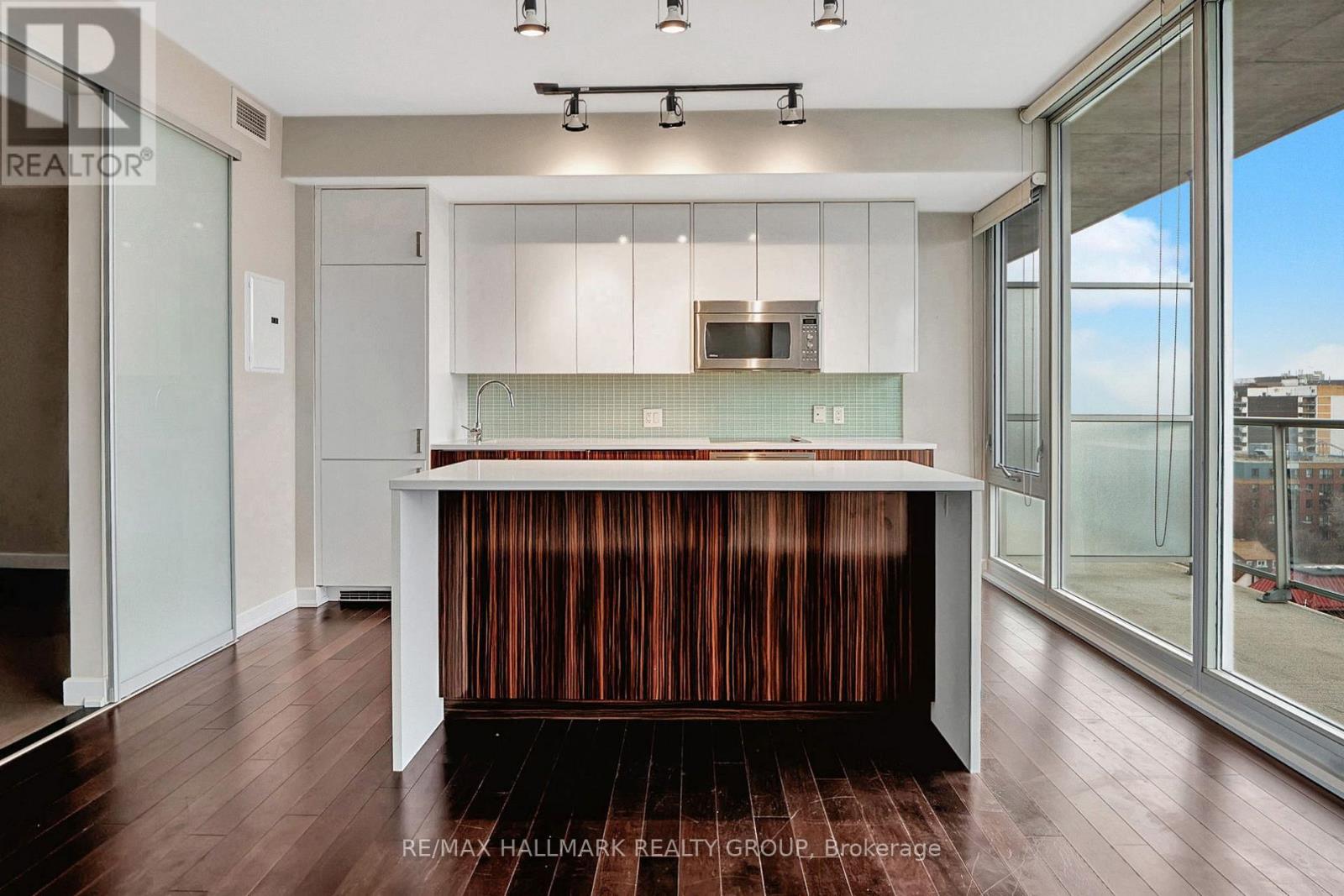 1007 - 300 Lisgar Street, Ottawa, Ontario  K2P 0E2 - Photo 3 - X12550974