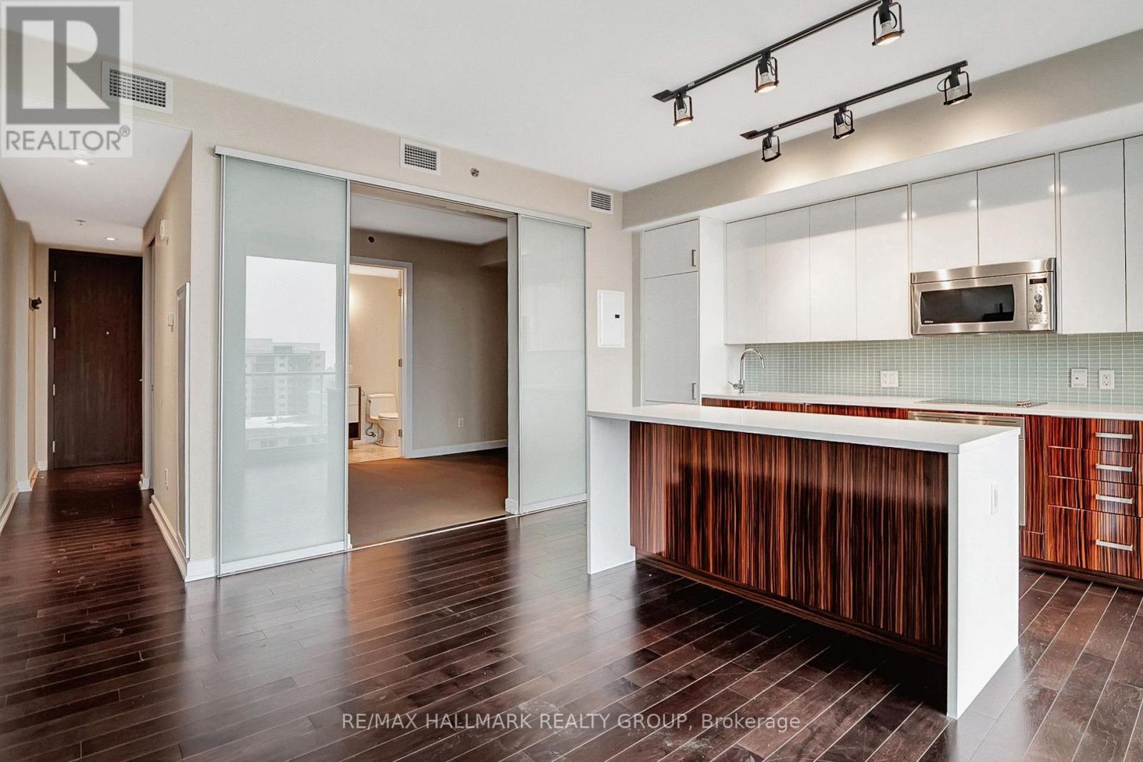 1007 - 300 Lisgar Street, Ottawa, Ontario  K2P 0E2 - Photo 4 - X12550974