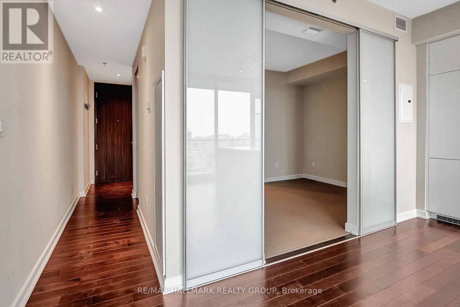 1007 - 300 Lisgar Street, Ottawa, Ontario  K2P 0E2 - Photo 8 - X12550974