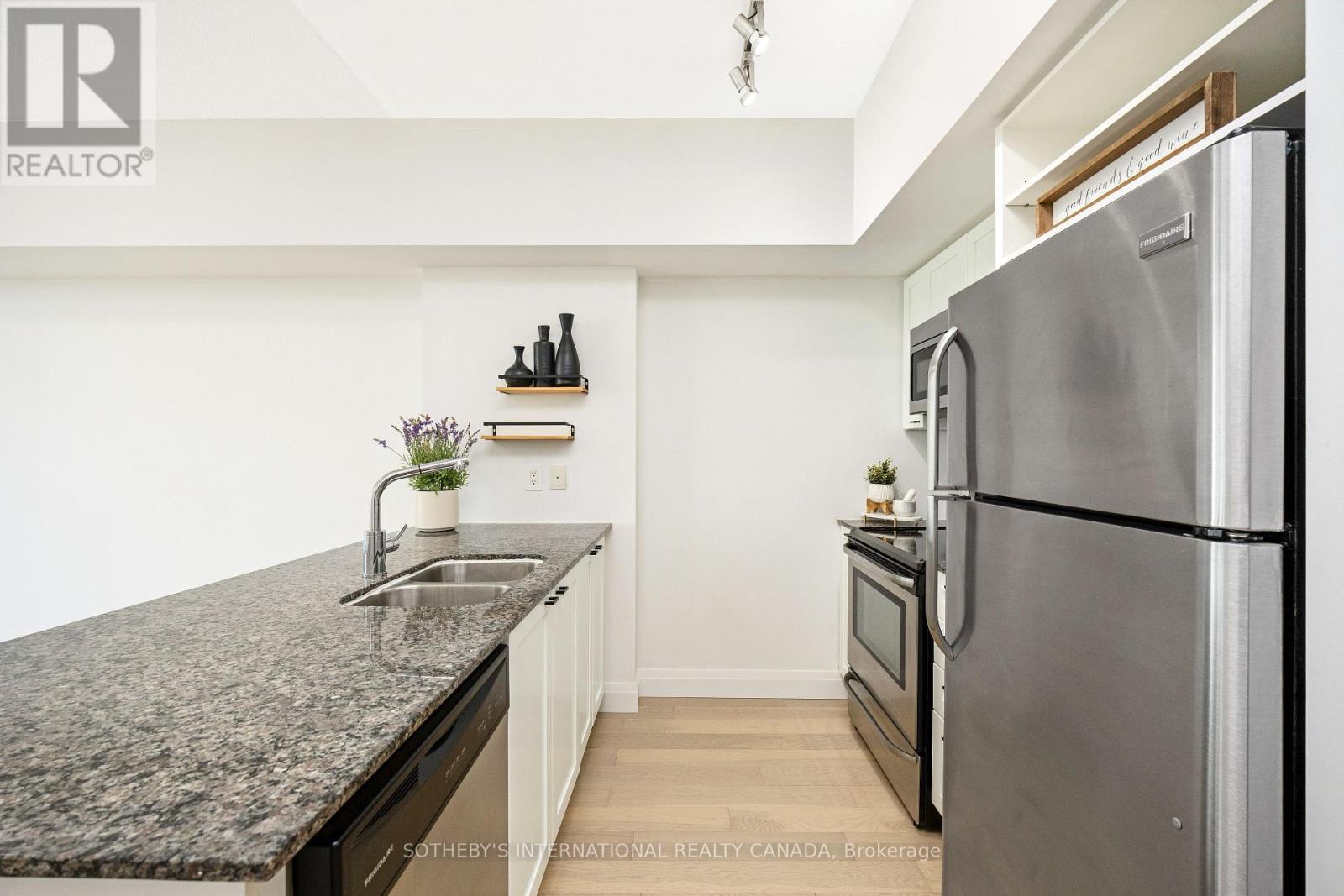 1601 - 105 The Queensway Avenue, Toronto, Ontario  M6S 5B5 - Photo 11 - W12566726