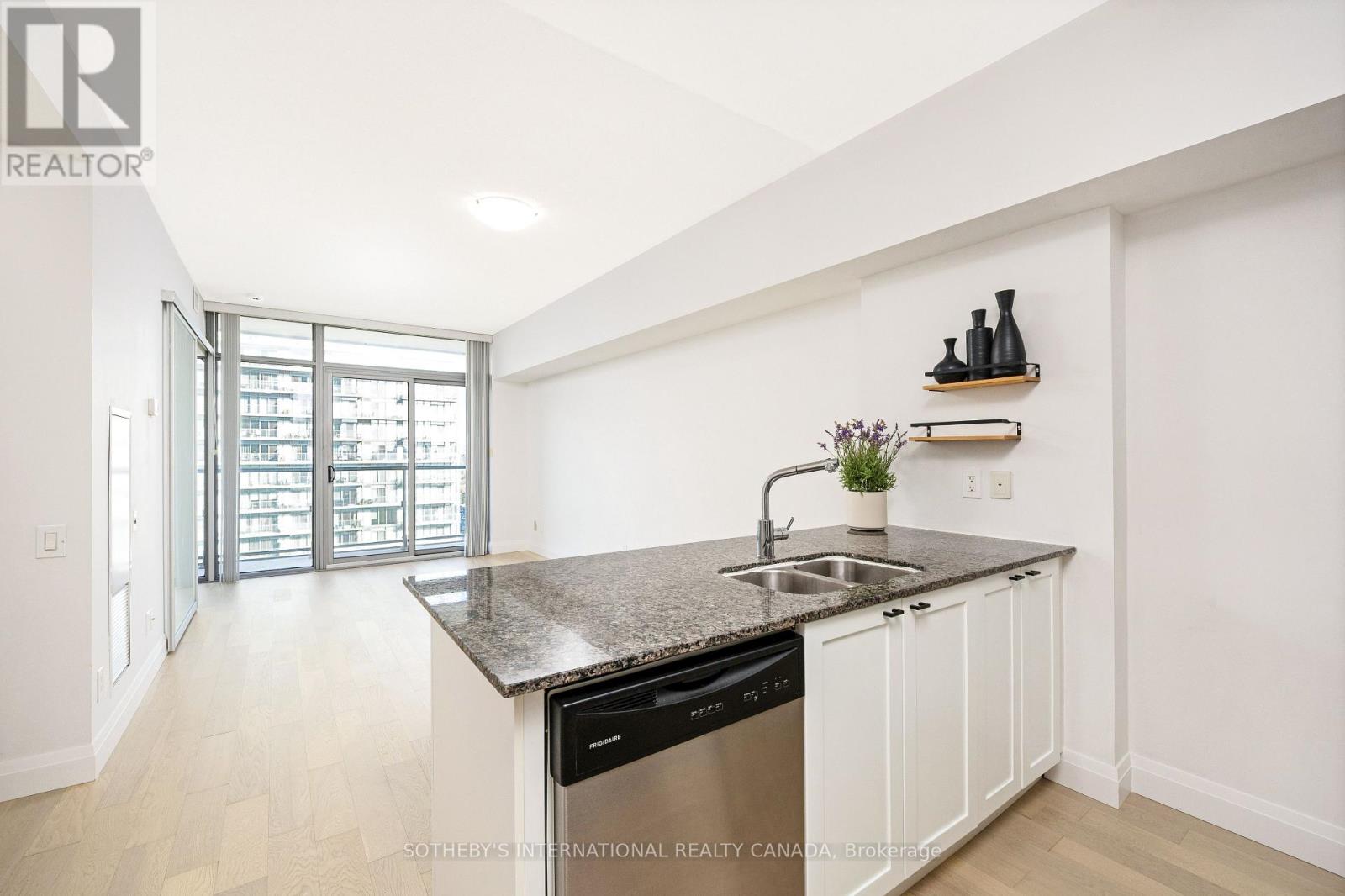 1601 - 105 The Queensway Avenue, Toronto, Ontario  M6S 5B5 - Photo 9 - W12566726