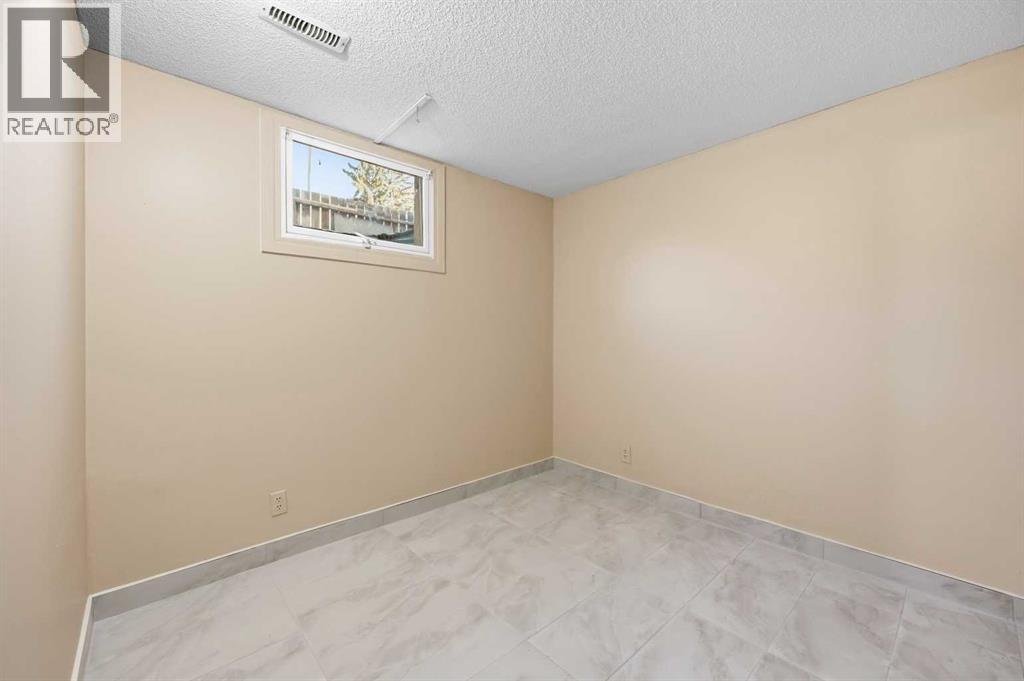 1643 Marlyn Way Ne, Calgary, Alberta  t2a 3k8 - Photo 15 - A2272011