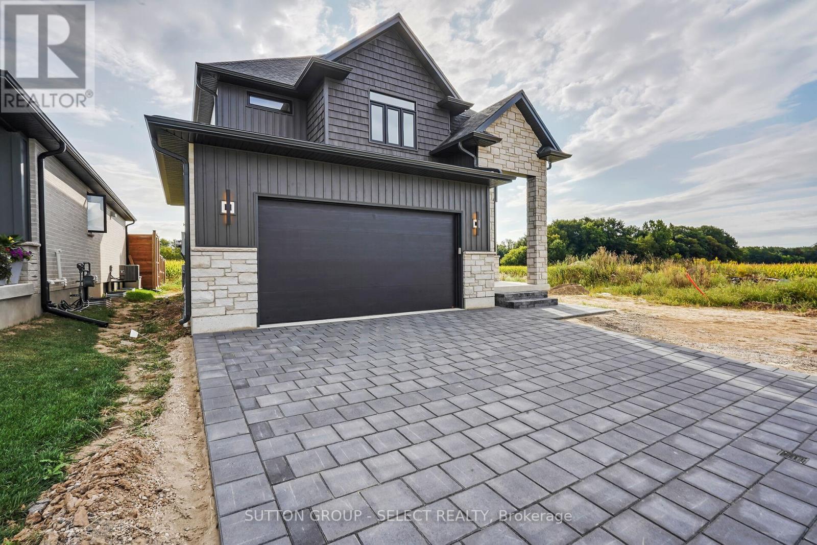 58 Briscoe Crescent, Strathroy-Caradoc, Ontario  N7G 0G3 - Photo 2 - X12566856