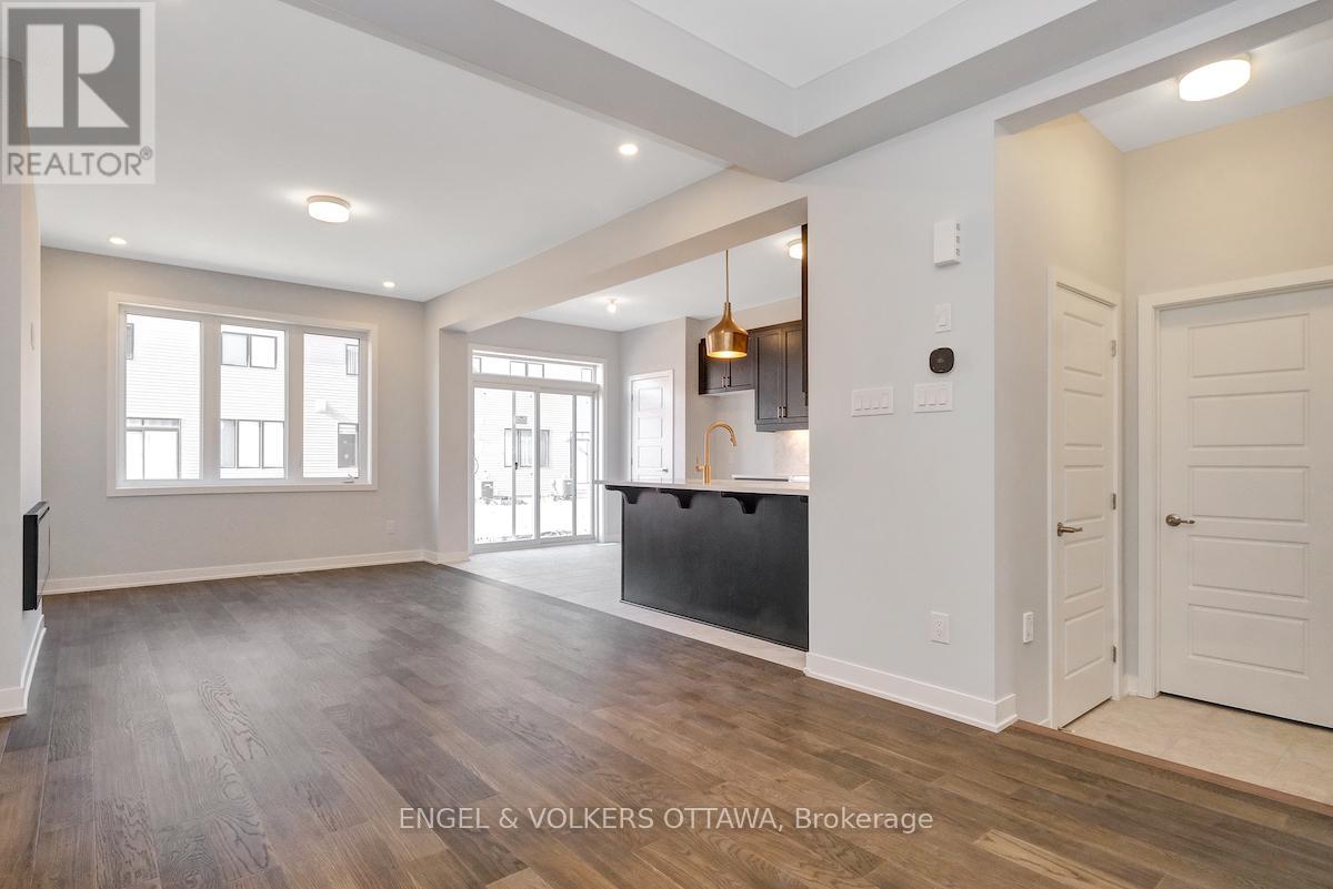 371 Crossway Terrace, Ottawa, Ontario  K2S 2Z2 - Photo 10 - X12566854