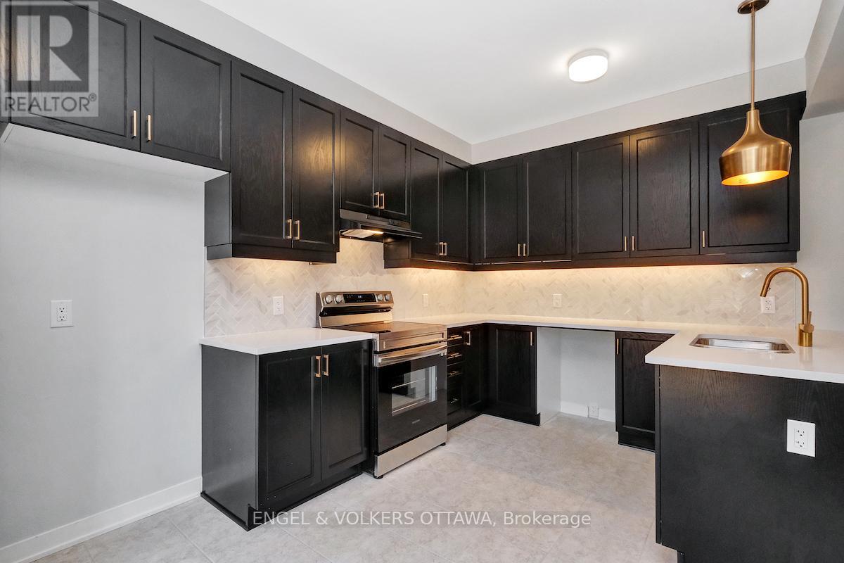 371 Crossway Terrace, Ottawa, Ontario  K2S 2Z2 - Photo 12 - X12566854