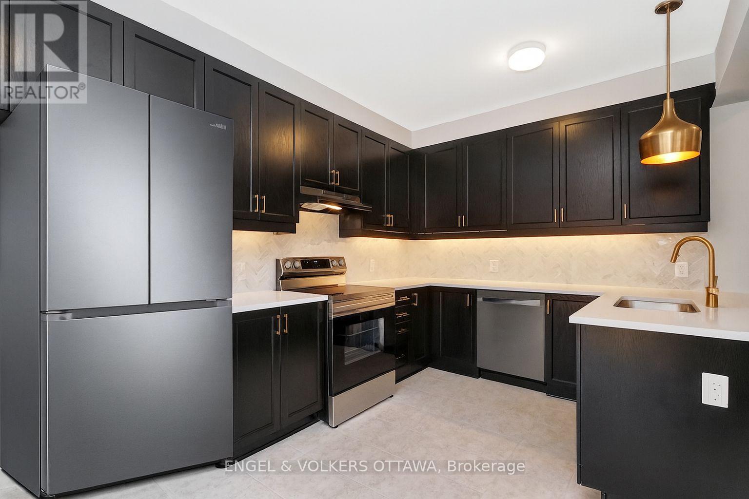 371 Crossway Terrace, Ottawa, Ontario  K2S 2Z2 - Photo 13 - X12566854