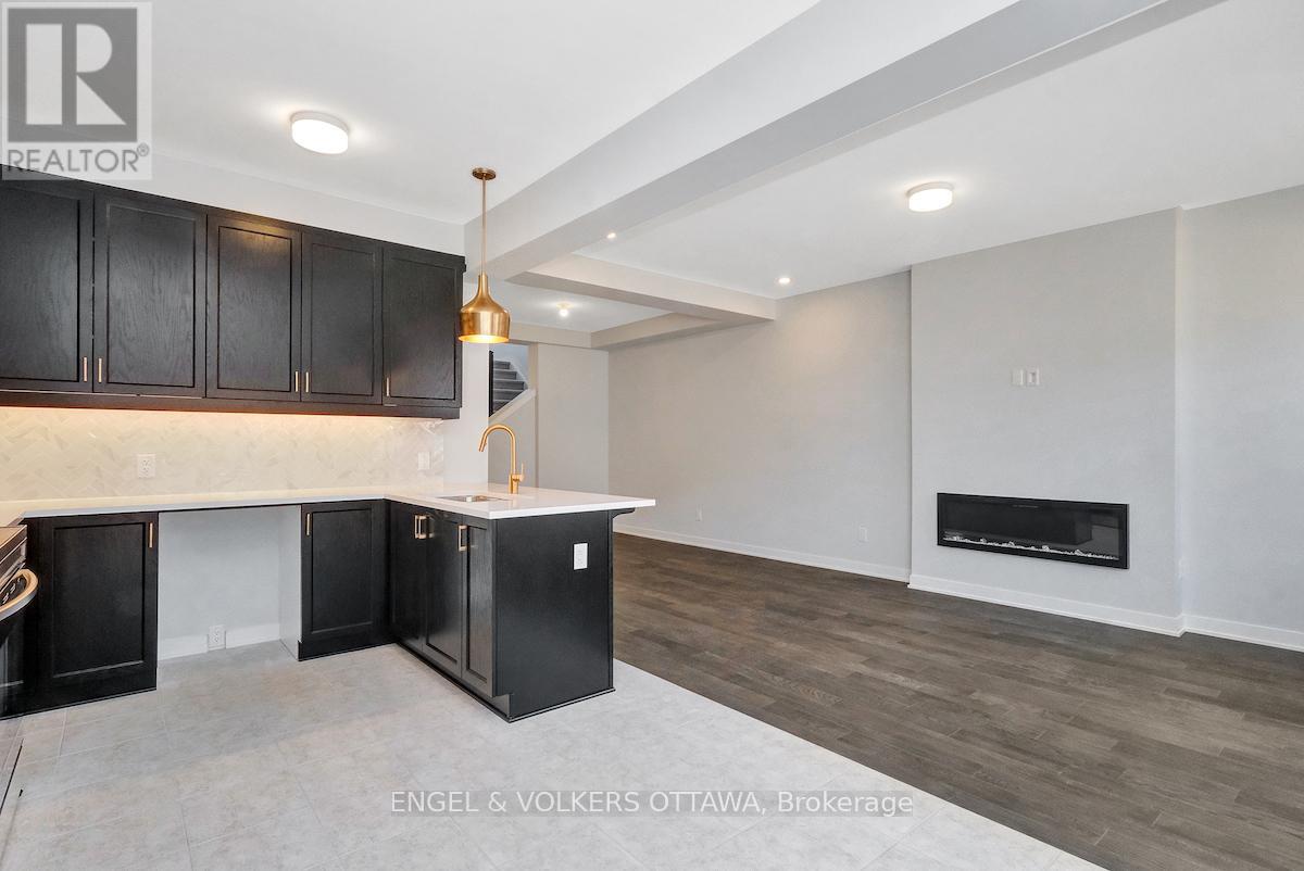 371 Crossway Terrace, Ottawa, Ontario  K2S 2Z2 - Photo 14 - X12566854