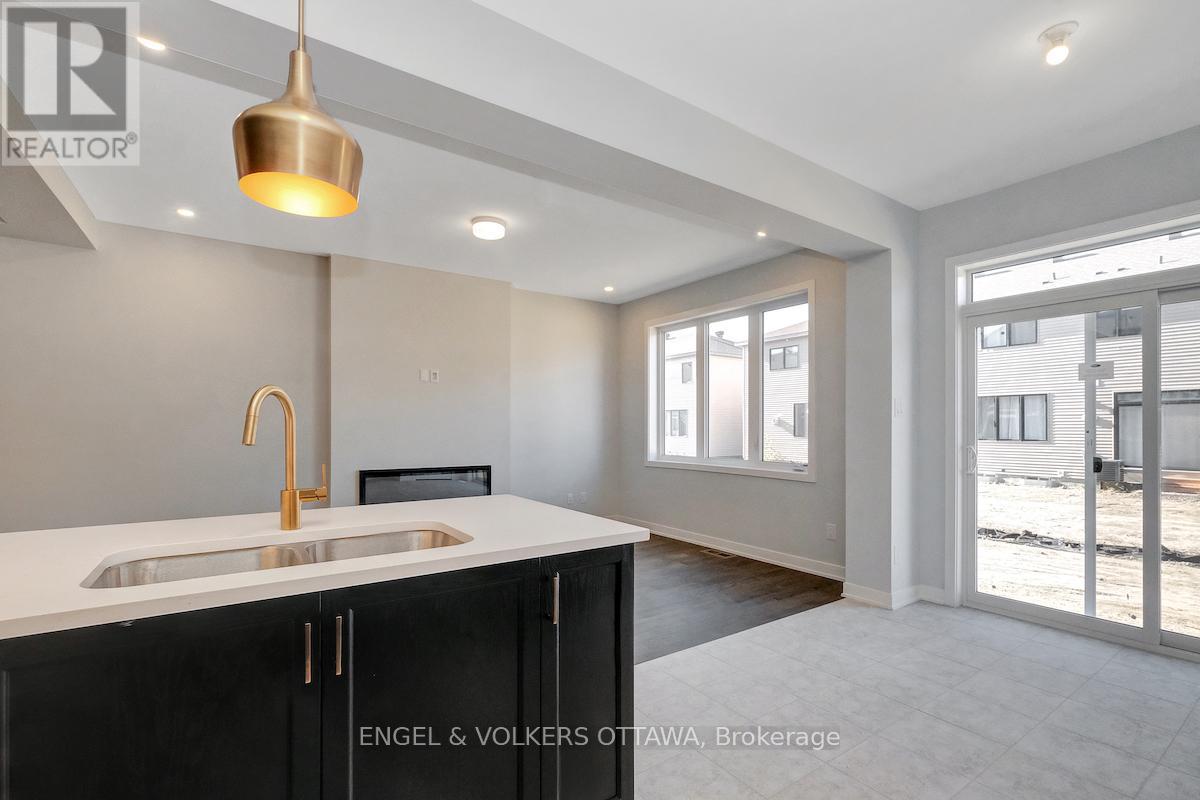 371 Crossway Terrace, Ottawa, Ontario  K2S 2Z2 - Photo 15 - X12566854