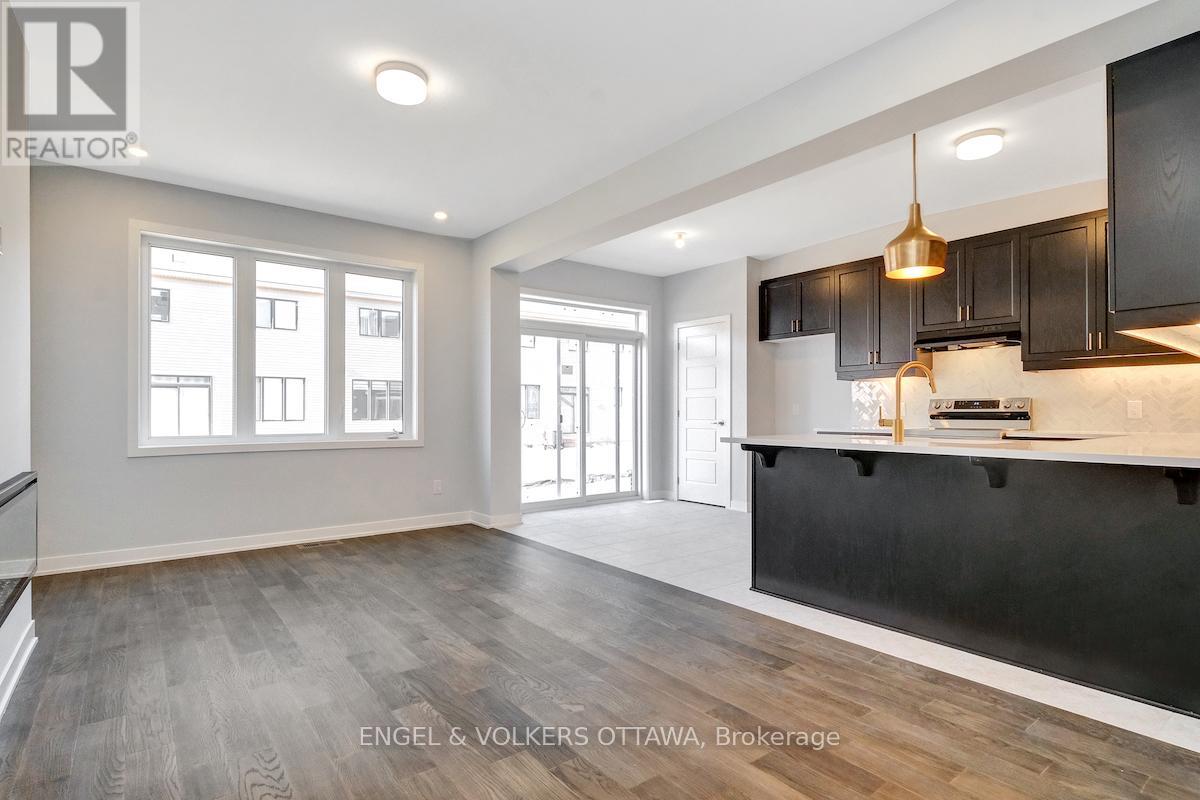 371 Crossway Terrace, Ottawa, Ontario  K2S 2Z2 - Photo 6 - X12566854