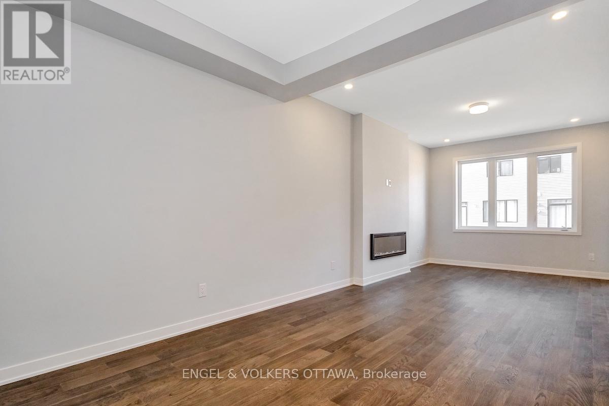 371 Crossway Terrace, Ottawa, Ontario  K2S 2Z2 - Photo 8 - X12566854