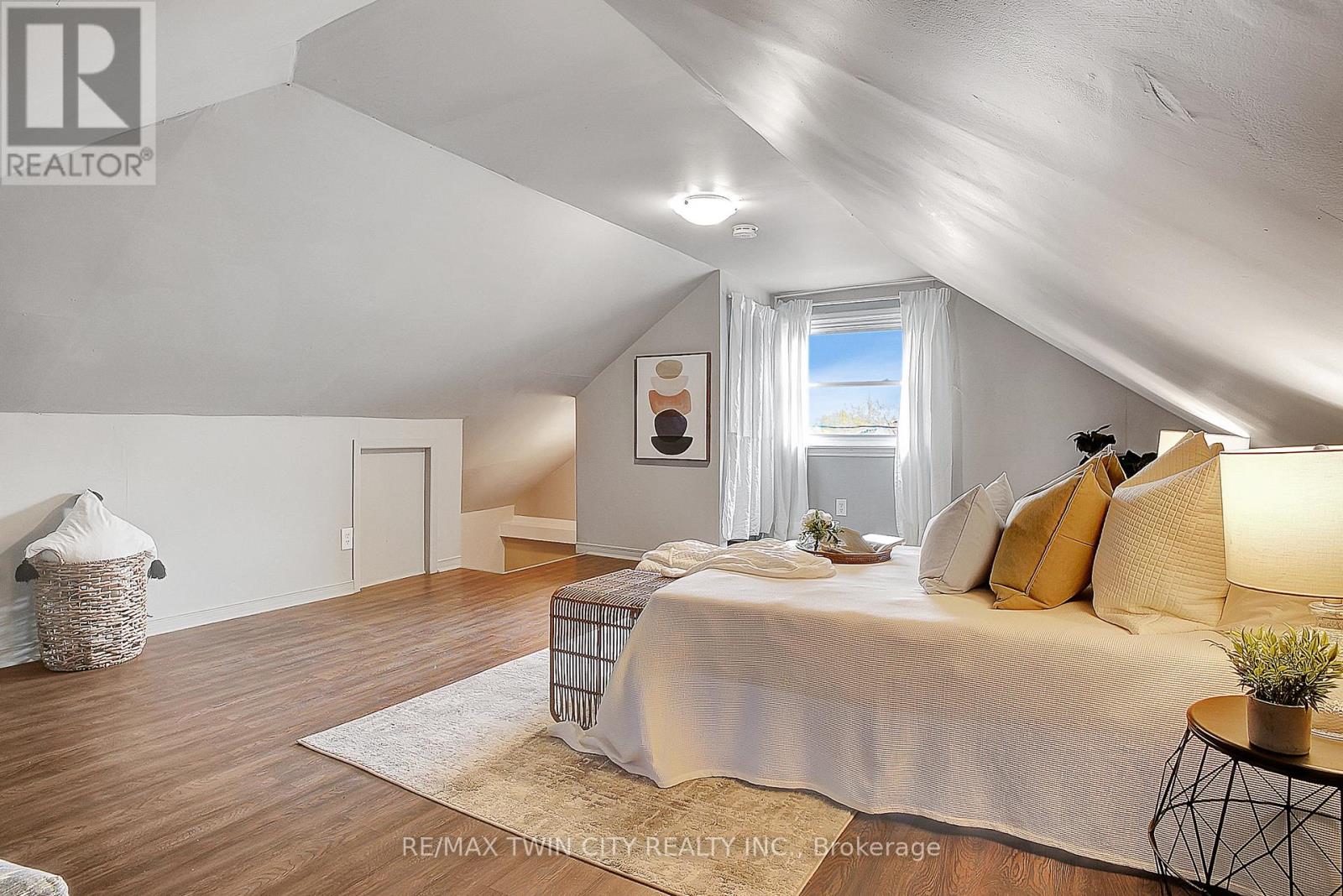 211 Dolph Street N, Cambridge, Ontario  N3H 2A6 - Photo 11 - X12566706