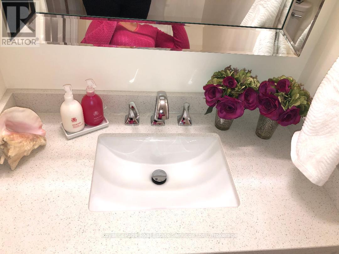 105 - 2185 Marine Drive, Oakville, Ontario L6L 5L6 - Photo 6 - W12566934