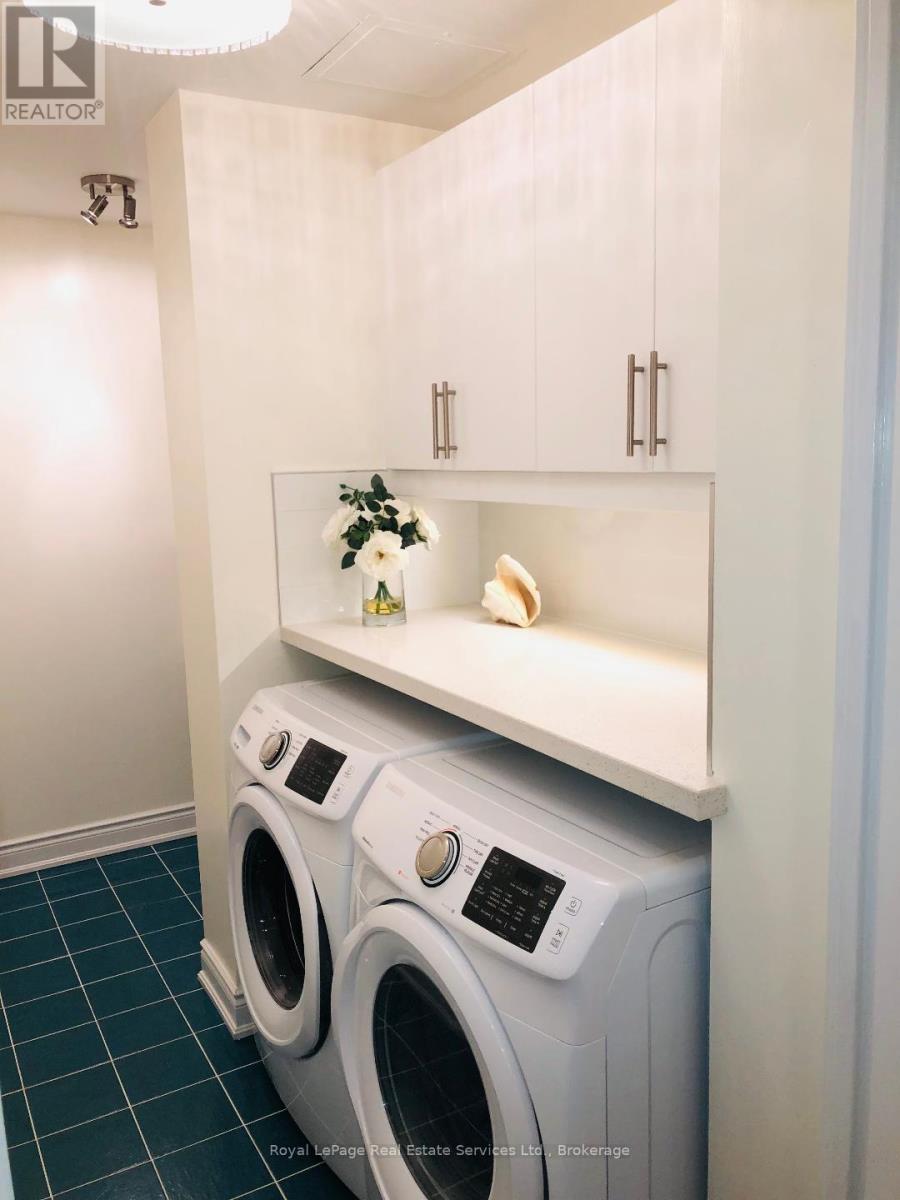 105 - 2185 Marine Drive, Oakville, Ontario L6L 5L6 - Photo 7 - W12566934