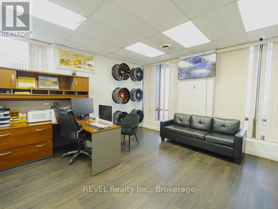 B - 5138 Everest Drive, Mississauga, Ontario  L4W 2R4 - Photo 2 - W12566830