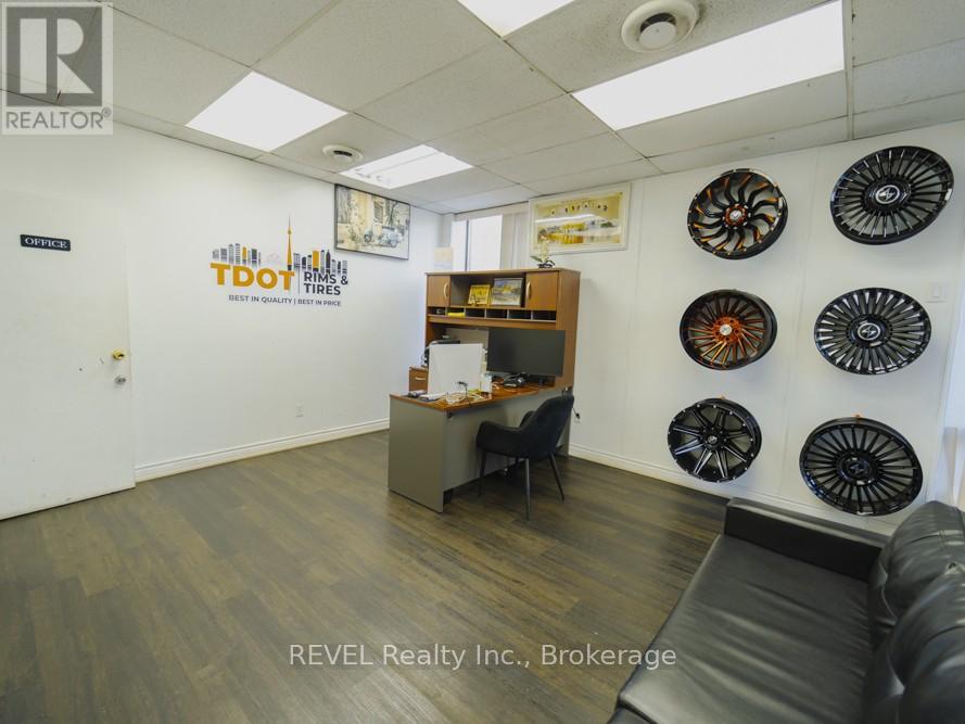 B - 5138 Everest Drive, Mississauga, Ontario  L4W 2R4 - Photo 4 - W12566830