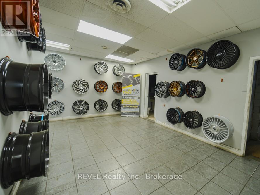 B - 5138 Everest Drive, Mississauga, Ontario  L4W 2R4 - Photo 5 - W12566830