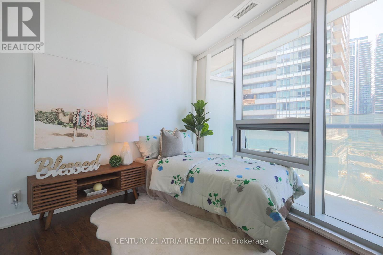 1002 - 14 York Street, Toronto, Ontario  M5J 0B1 - Photo 17 - C12566352