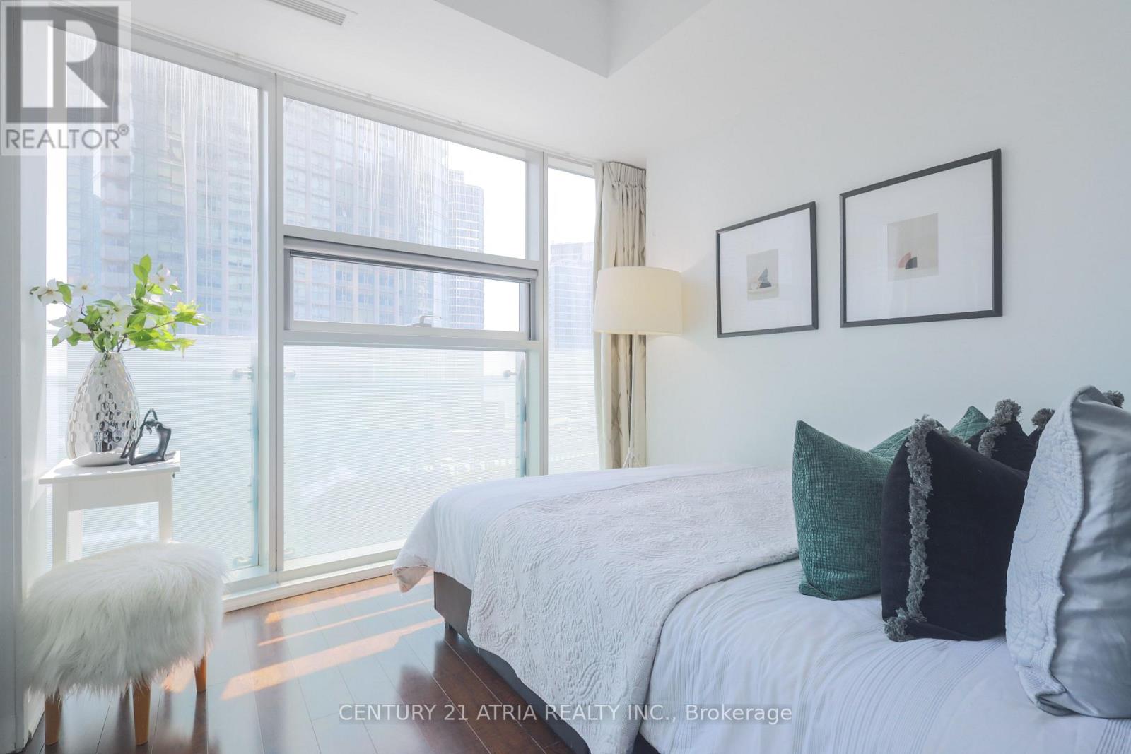 1002 - 14 York Street, Toronto, Ontario  M5J 0B1 - Photo 16 - C12566352