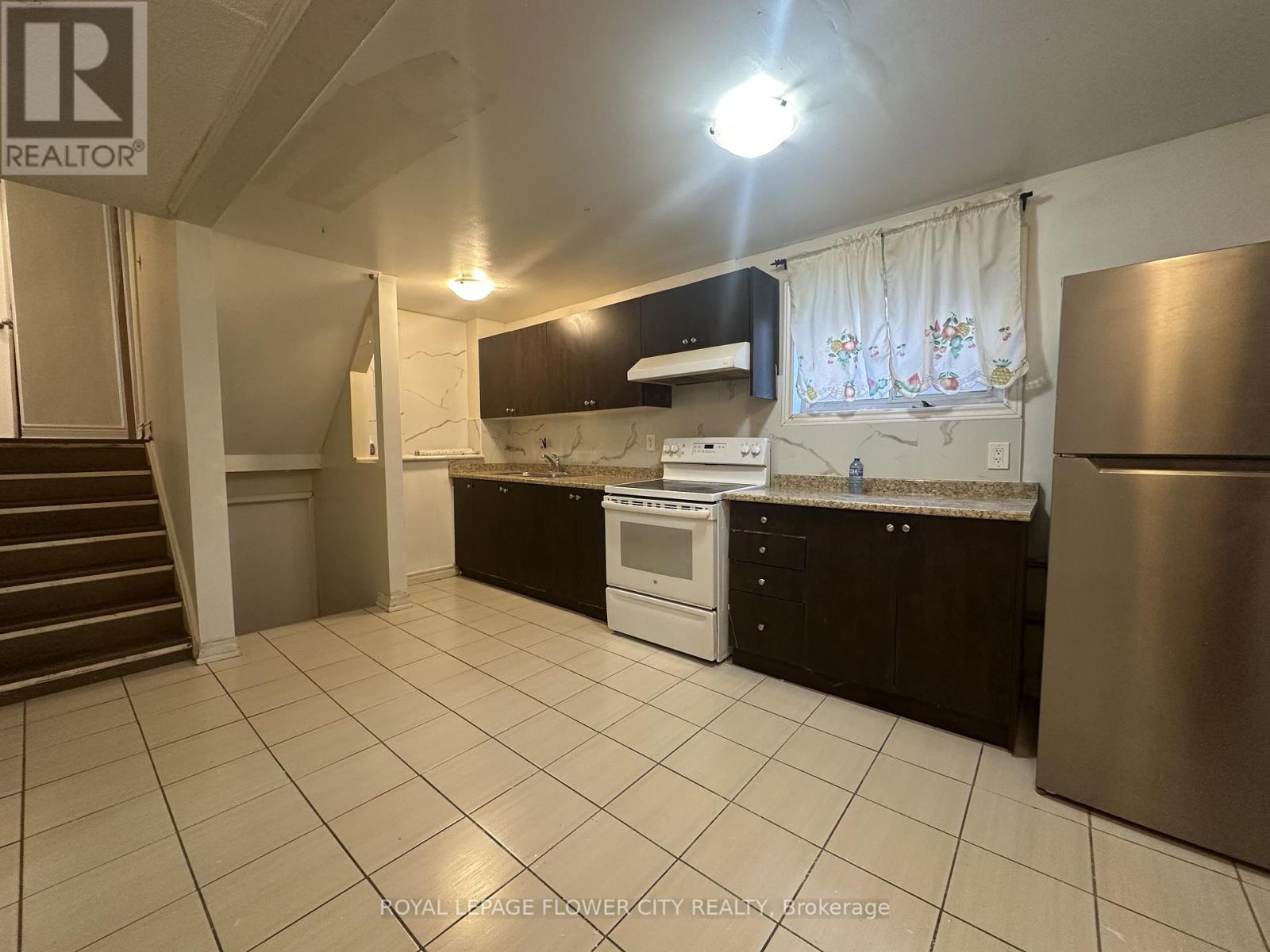 24 PETERSON COURT, Brampton, Ontario