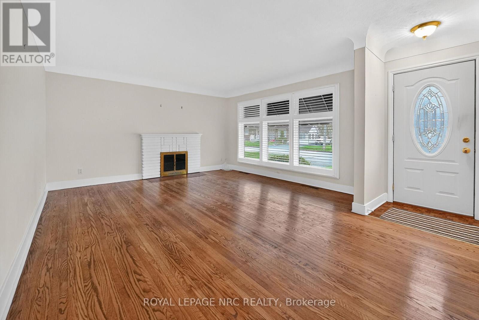 25 Elm Ridge Drive, St. Catharines, Ontario  L2T 2A7 - Photo 4 - X12566906