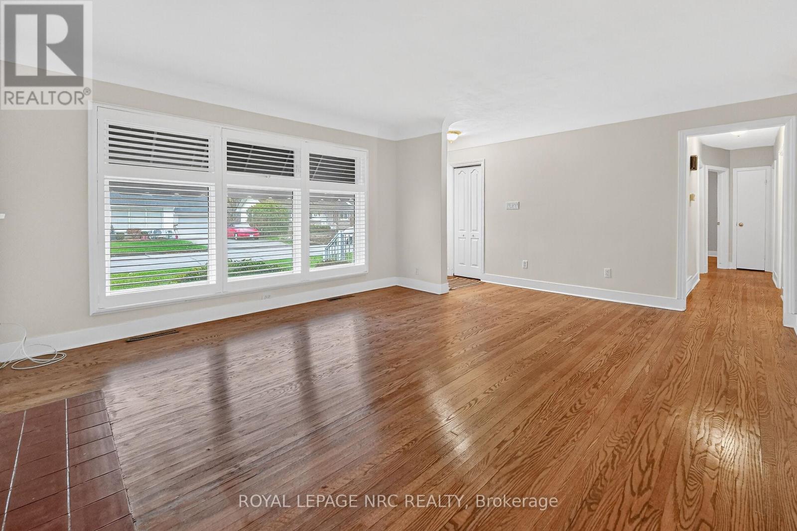 25 Elm Ridge Drive, St. Catharines, Ontario  L2T 2A7 - Photo 5 - X12566906