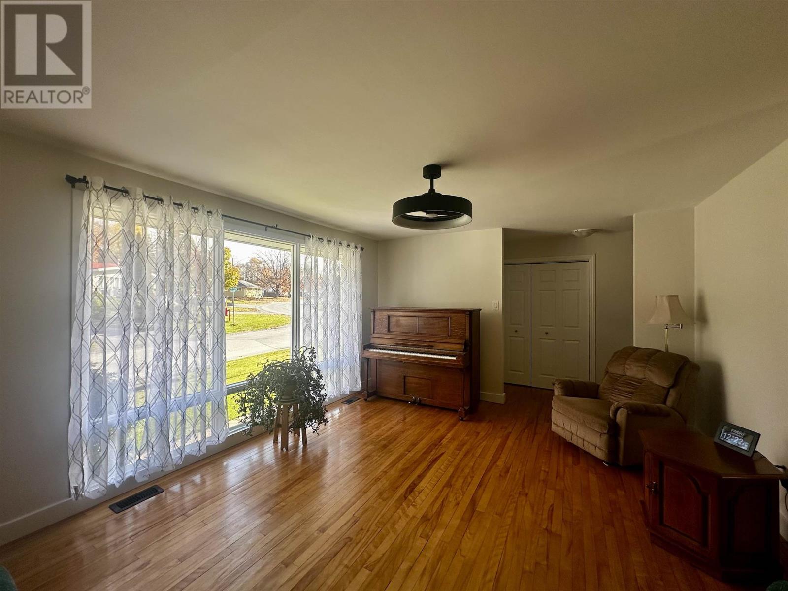 1 Balsam Pl, Elliot Lake, Ontario  P5A 2H4 - Photo 19 - SM253058