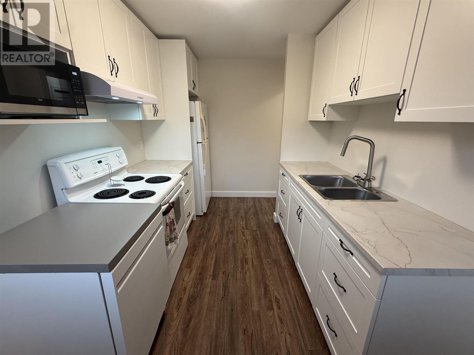 1 Balsam Pl, Elliot Lake, Ontario  P5A 2H4 - Photo 11 - SM253058