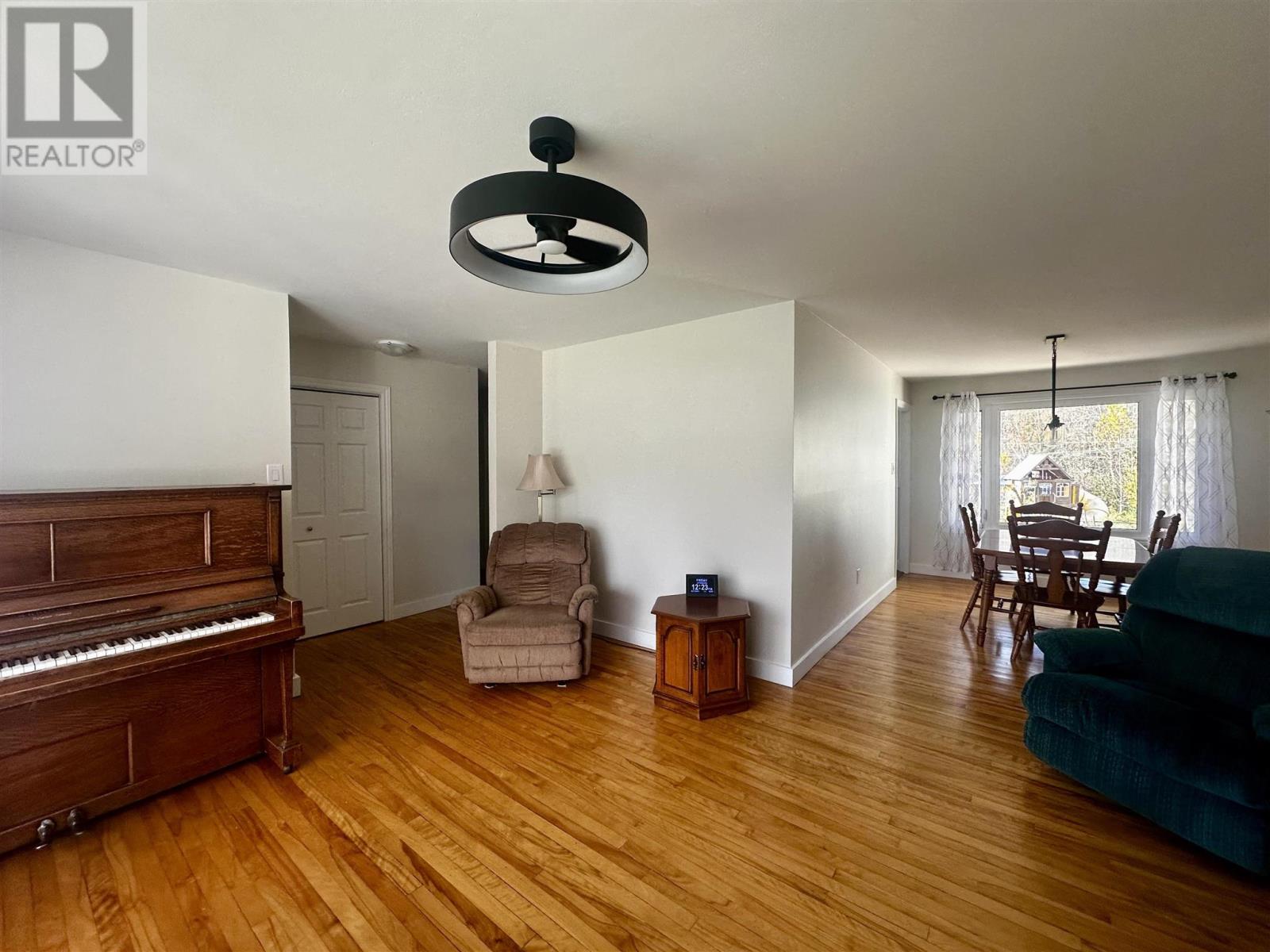 1 Balsam Pl, Elliot Lake, Ontario  P5A 2H4 - Photo 20 - SM253058