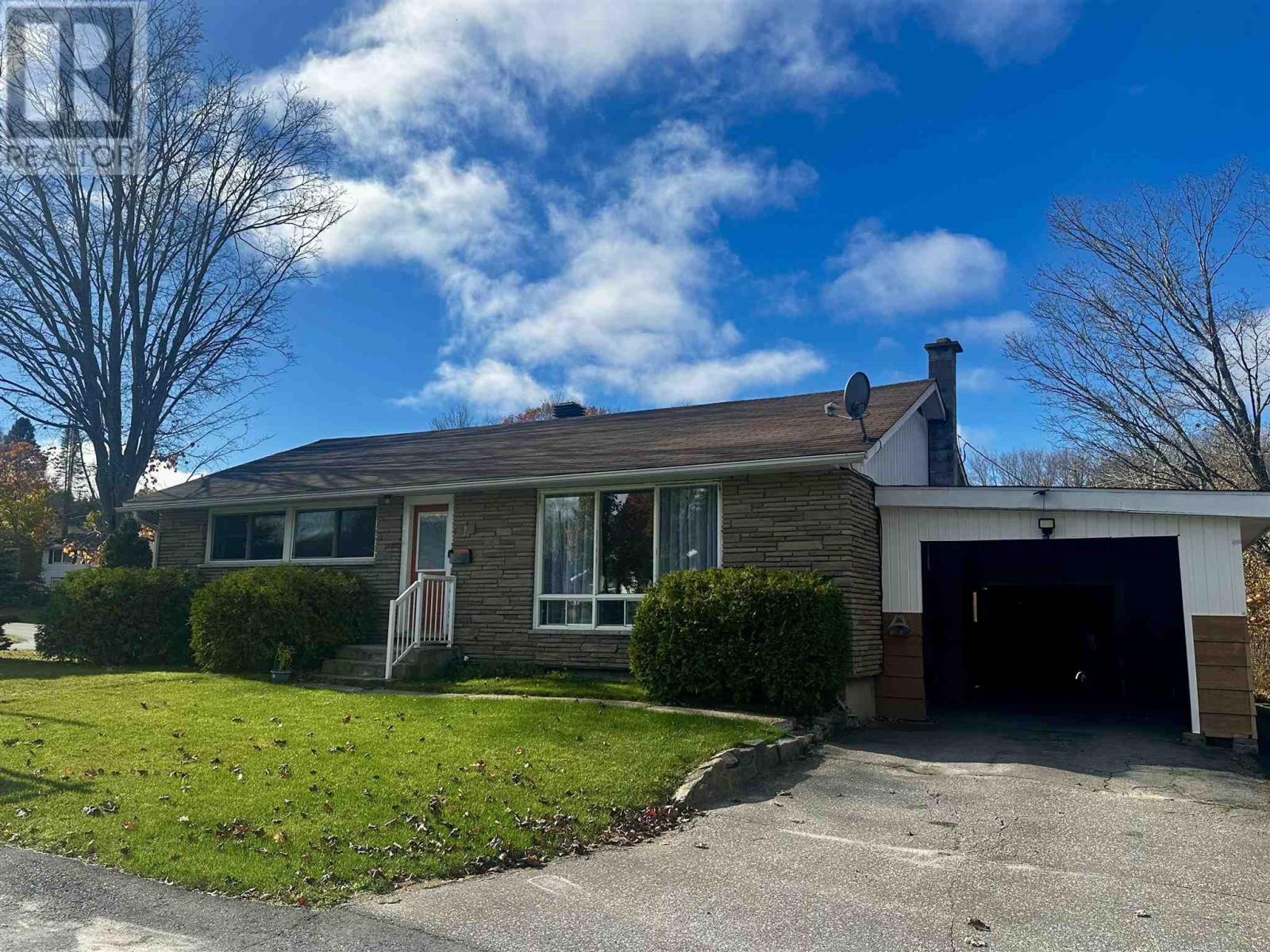 1 Balsam PL, Elliot Lake, Ontario