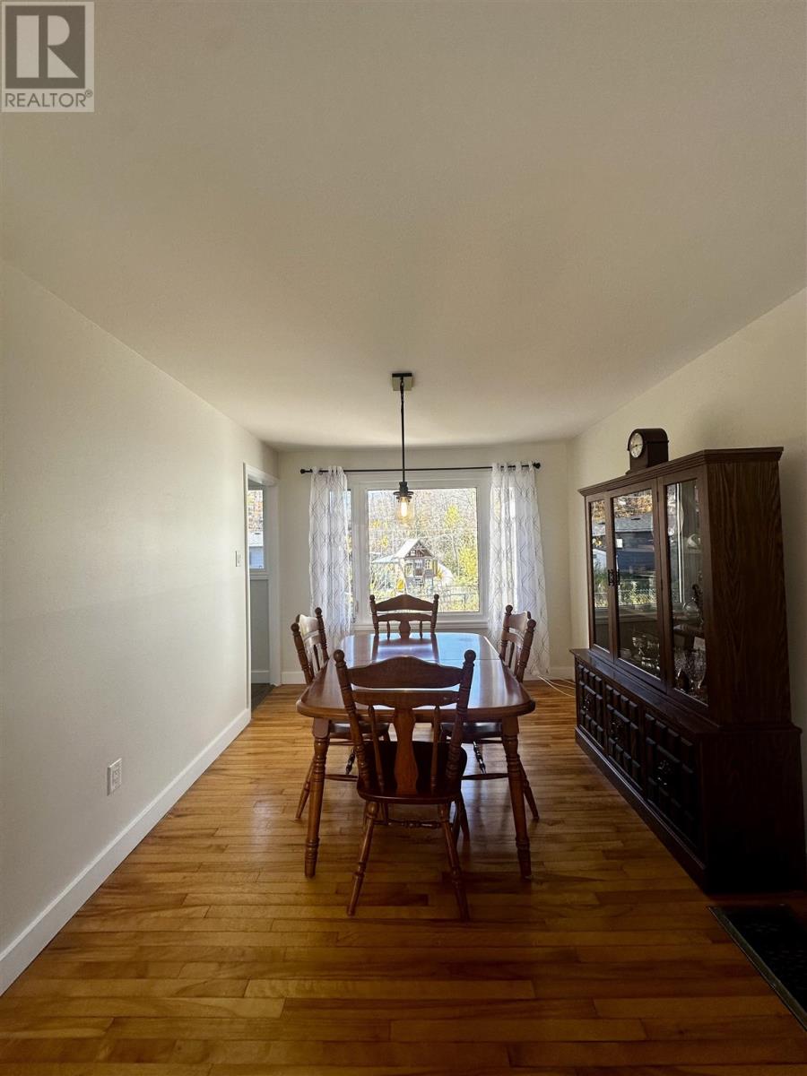 1 Balsam Pl, Elliot Lake, Ontario  P5A 2H4 - Photo 17 - SM253058