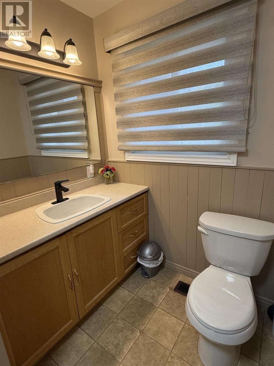 1 Balsam Pl, Elliot Lake, Ontario  P5A 2H4 - Photo 25 - SM253058