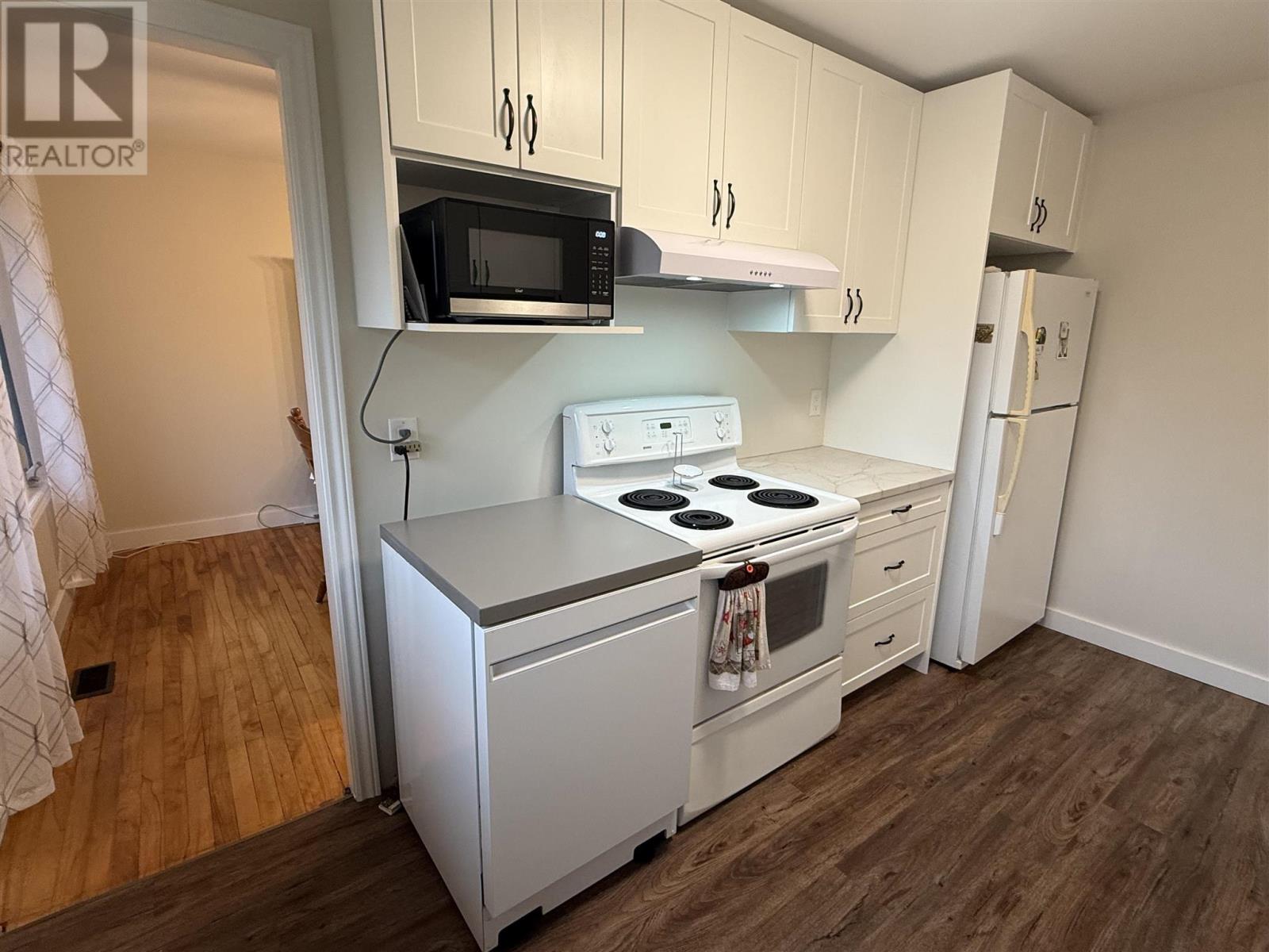 1 Balsam Pl, Elliot Lake, Ontario  P5A 2H4 - Photo 14 - SM253058