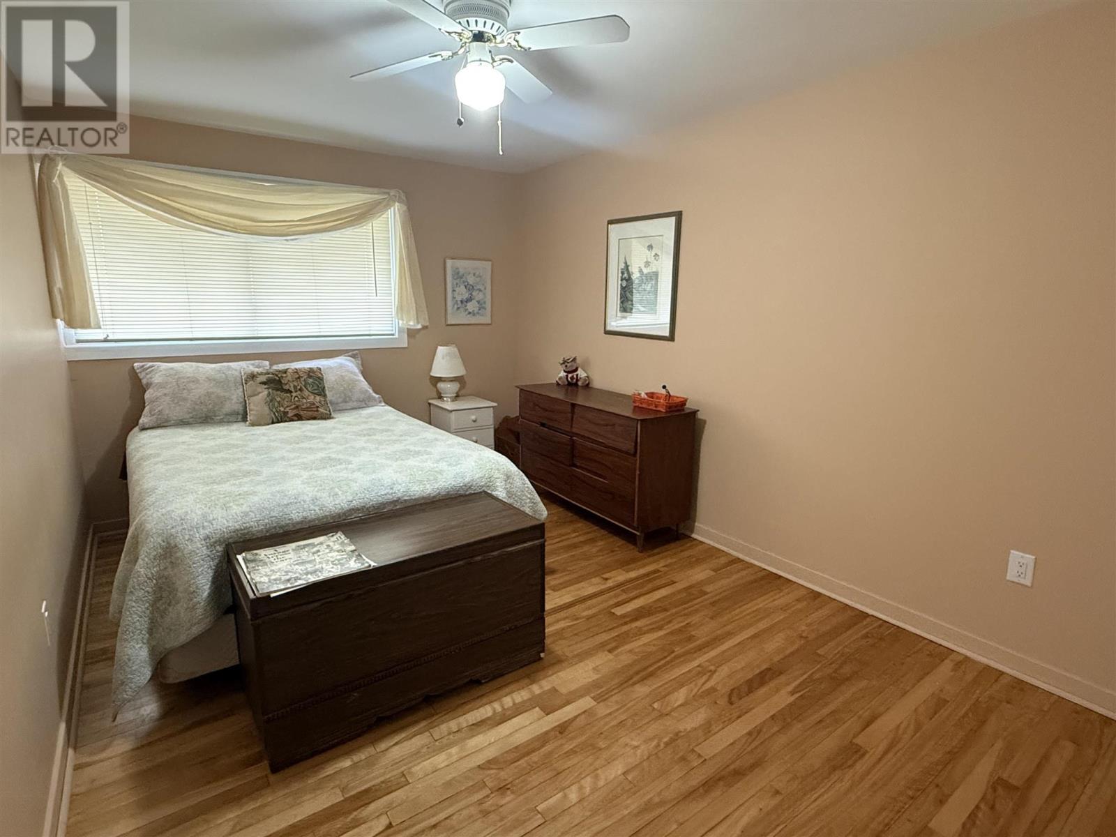 1 Balsam Pl, Elliot Lake, Ontario  P5A 2H4 - Photo 30 - SM253058