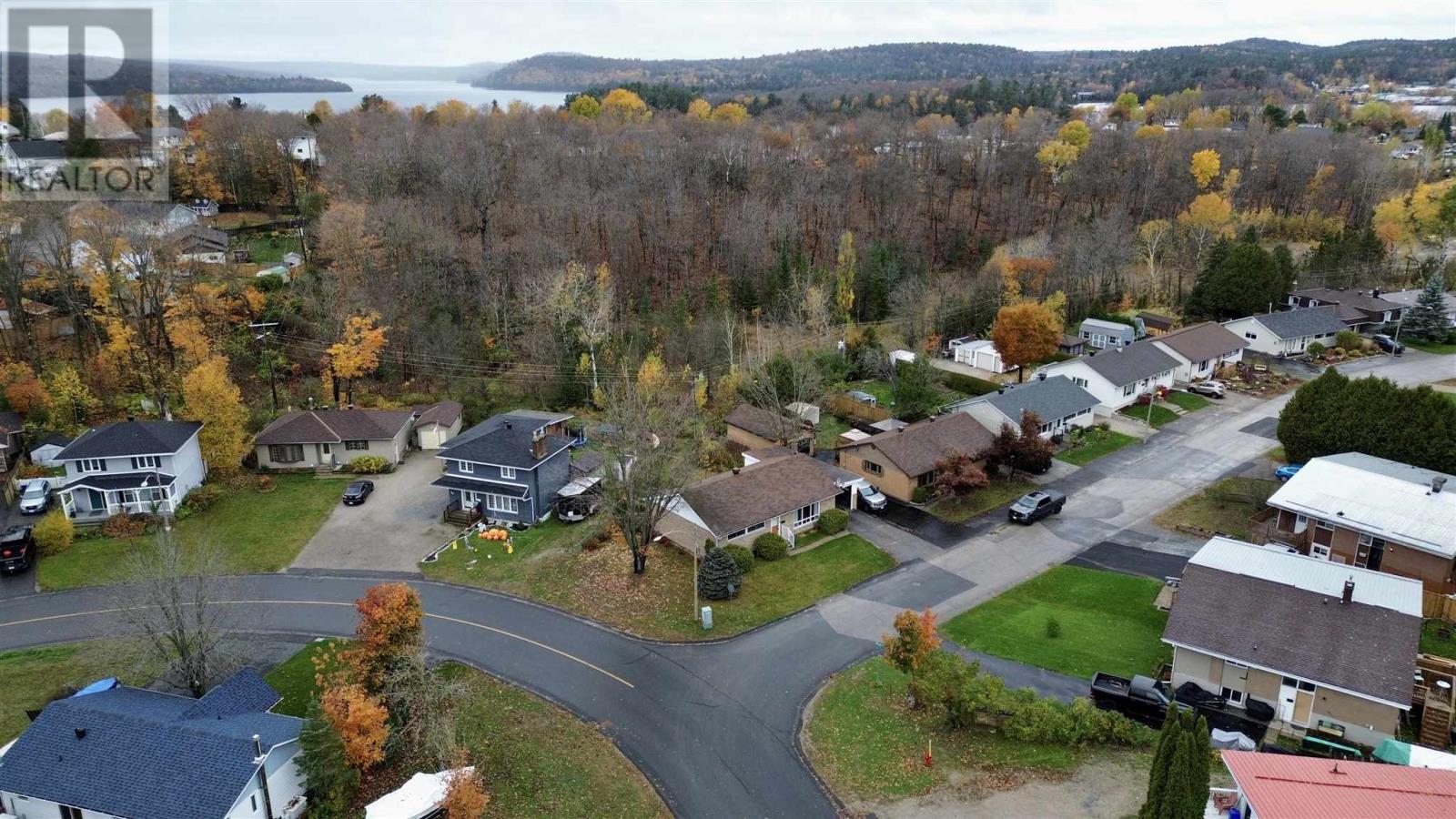 1 Balsam Pl, Elliot Lake, Ontario  P5A 2H4 - Photo 6 - SM253058