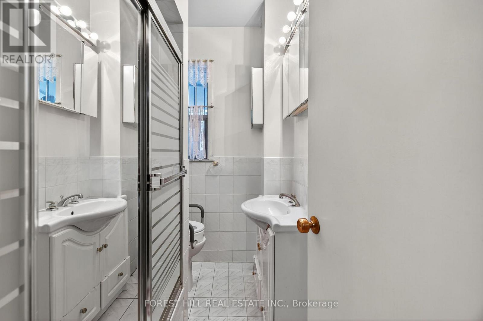 655 St Clair Avenue W, Toronto, Ontario  M6C 1A7 - Photo 10 - C12566794