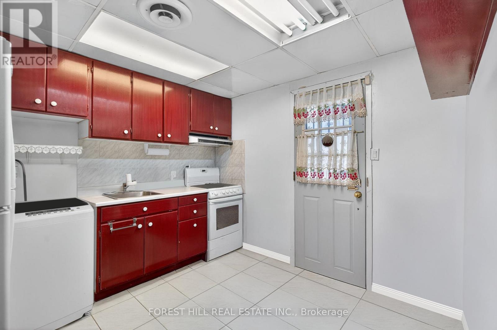 655 St Clair Avenue W, Toronto, Ontario  M6C 1A7 - Photo 11 - C12566794