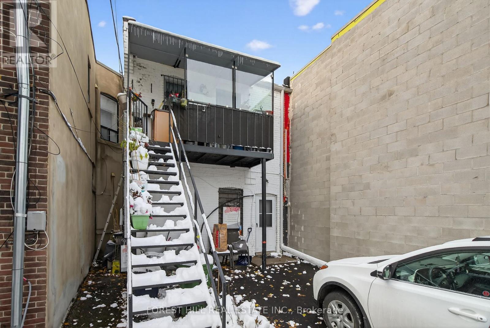 655 St Clair Avenue W, Toronto, Ontario  M6C 1A7 - Photo 17 - C12566794