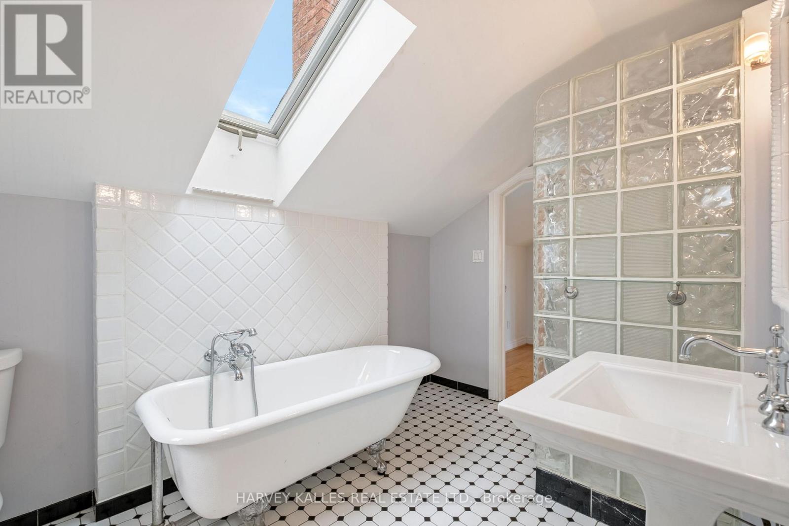 21 Kelso Avenue, Toronto, Ontario  M5M 4C4 - Photo 23 - C12566832