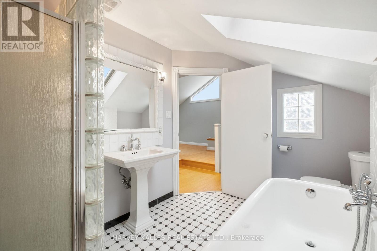 21 Kelso Avenue, Toronto, Ontario  M5M 4C4 - Photo 24 - C12566832