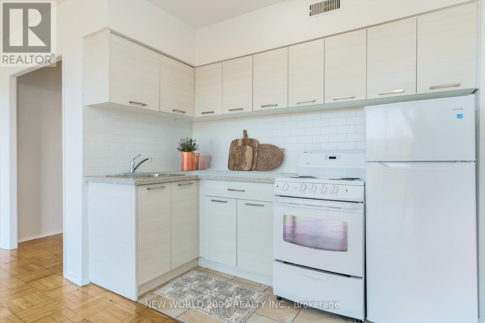 403 - 40 PARK ROAD, Toronto, Ontario