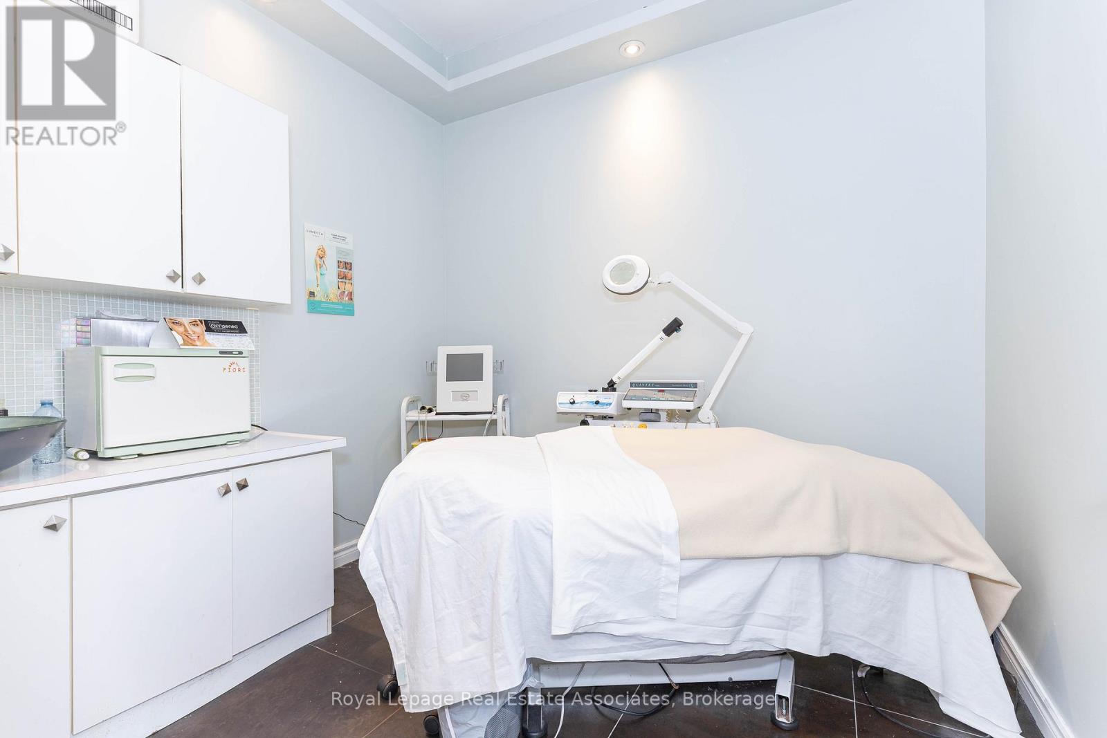 390 Bloor Street W, Toronto, Ontario  M5S 1X4 - Photo 5 - C12566870