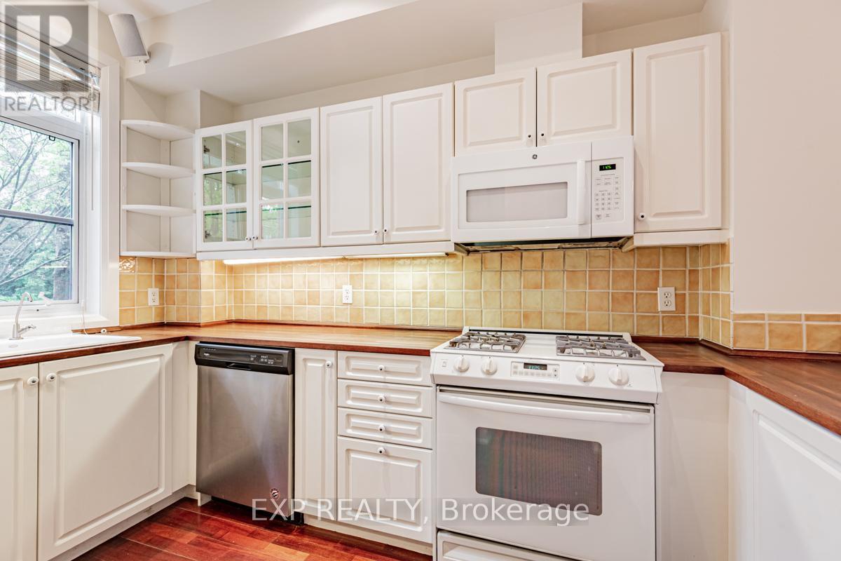 37 Shaftesbury Avenue, Toronto, Ontario  M4T 3B3 - Photo 5 - C12566874